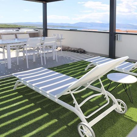 Apartments Terra Sun With Private Pool Or Jacuzzi Njivice Eksteriør bilde