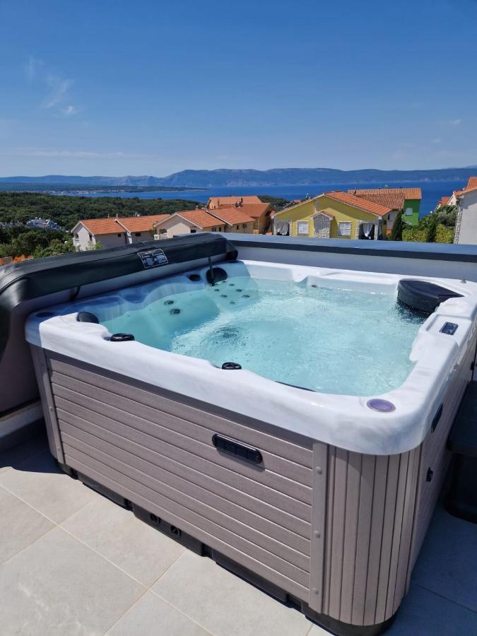 Apartments Terra Sun With Private Pool Or Jacuzzi Njivice Eksteriør bilde