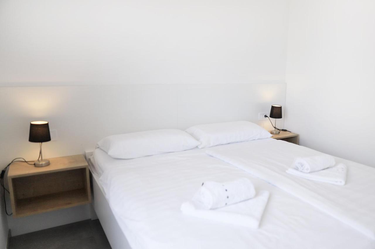 Apartments Terra Sun With Private Pool Or Jacuzzi Njivice Eksteriør bilde