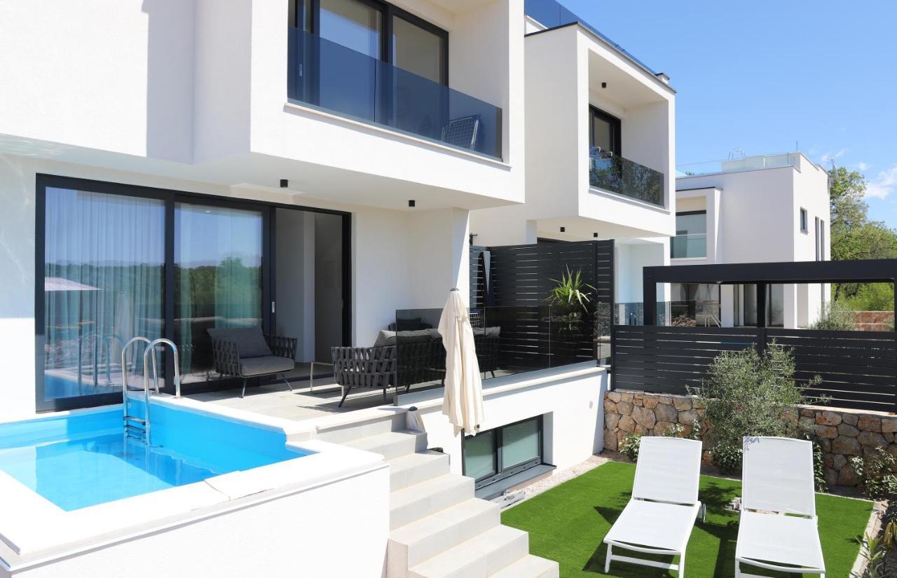 Apartments Terra Sun With Private Pool Or Jacuzzi Njivice Eksteriør bilde